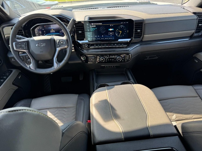 Chevrolet Silverado 2500HD Vehicle Image 11
