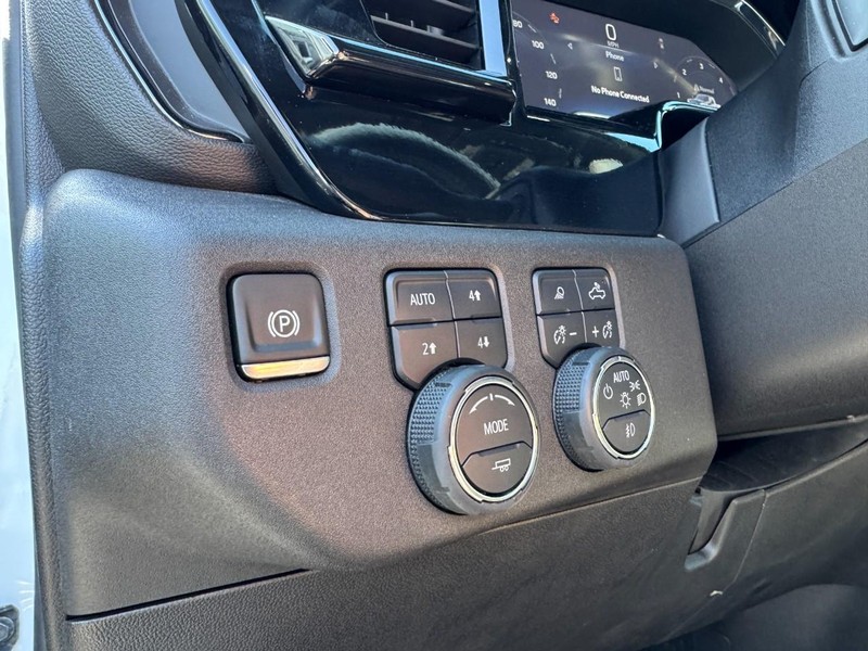 Chevrolet Silverado 2500HD Vehicle Image 15