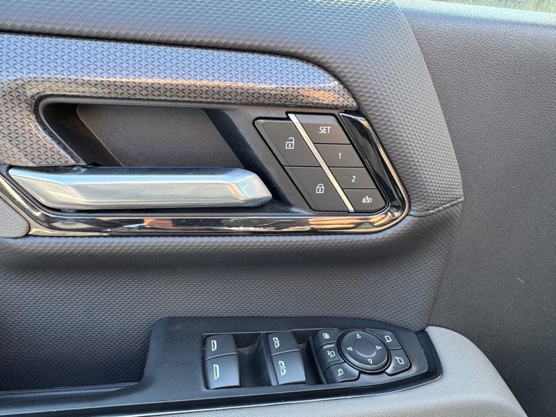 Chevrolet Silverado 2500HD Vehicle Image 16