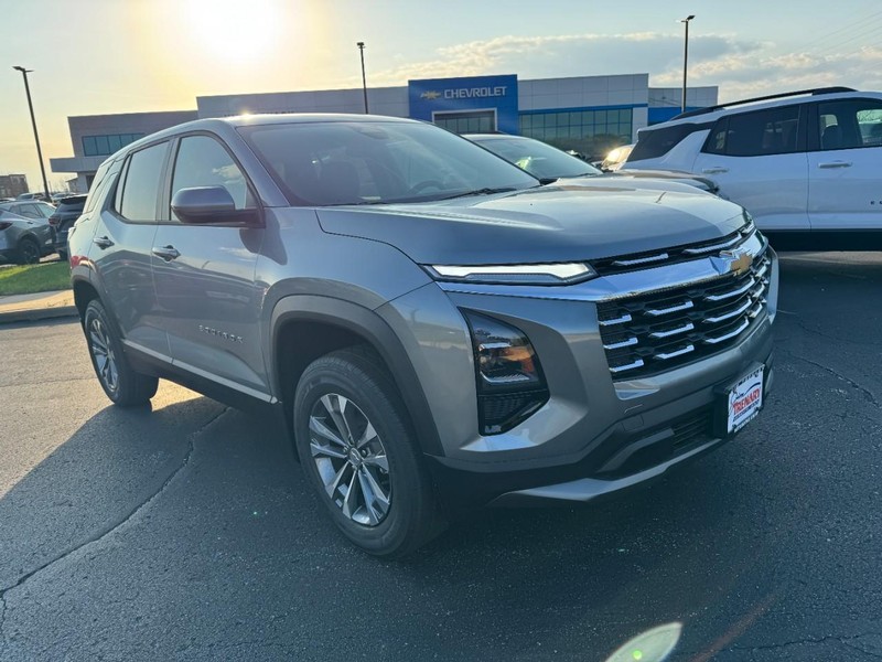 Chevrolet Equinox Vehicle Image 02