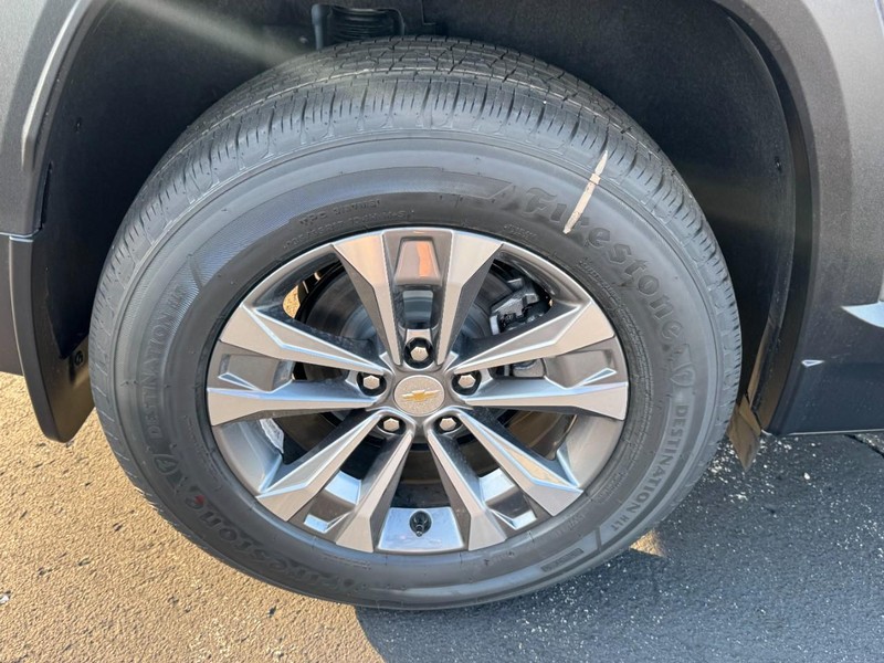 Chevrolet Equinox Vehicle Image 05