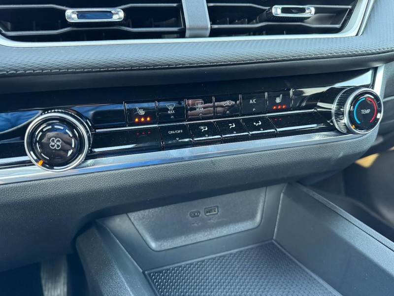 Chevrolet Equinox Vehicle Image 11