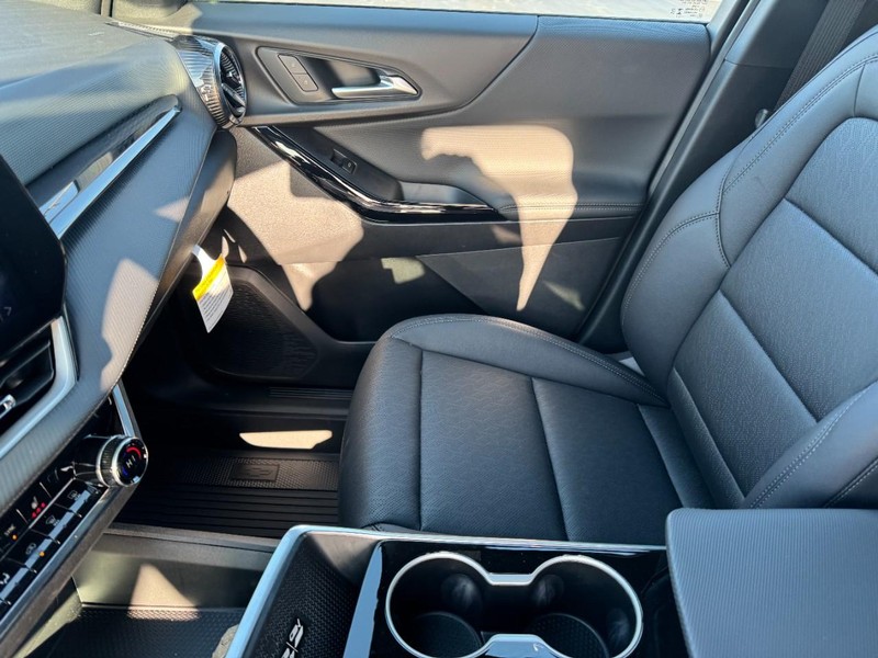 Chevrolet Equinox Vehicle Image 08