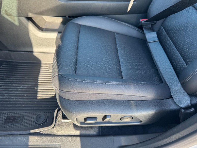 Chevrolet Equinox Vehicle Image 09