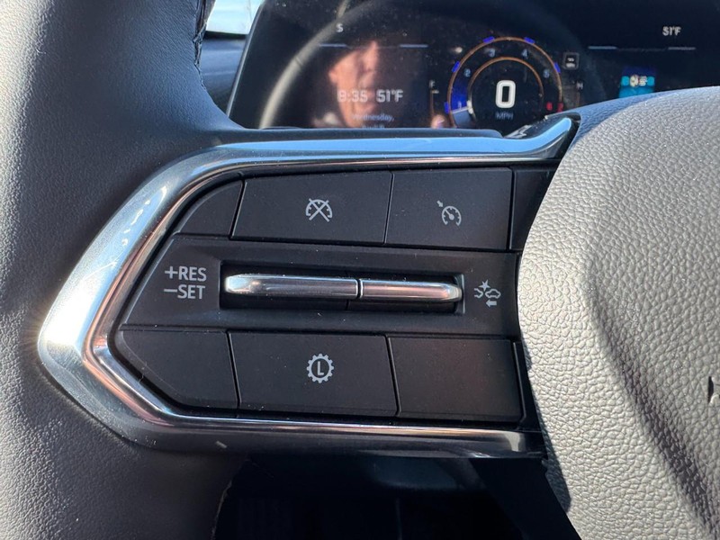 Chevrolet Equinox Vehicle Image 11