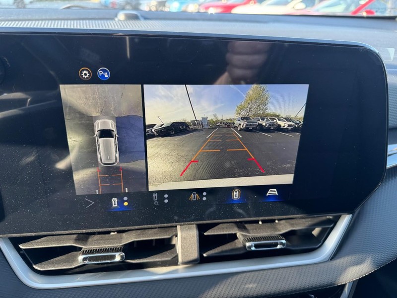 Chevrolet Equinox Vehicle Image 16