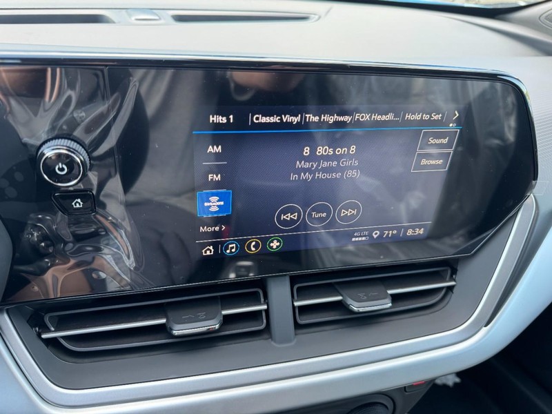 Chevrolet Trax Vehicle Image 12