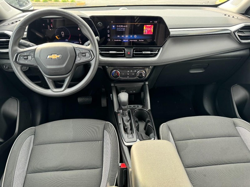 Chevrolet TrailBlazer Vehicle Image 11