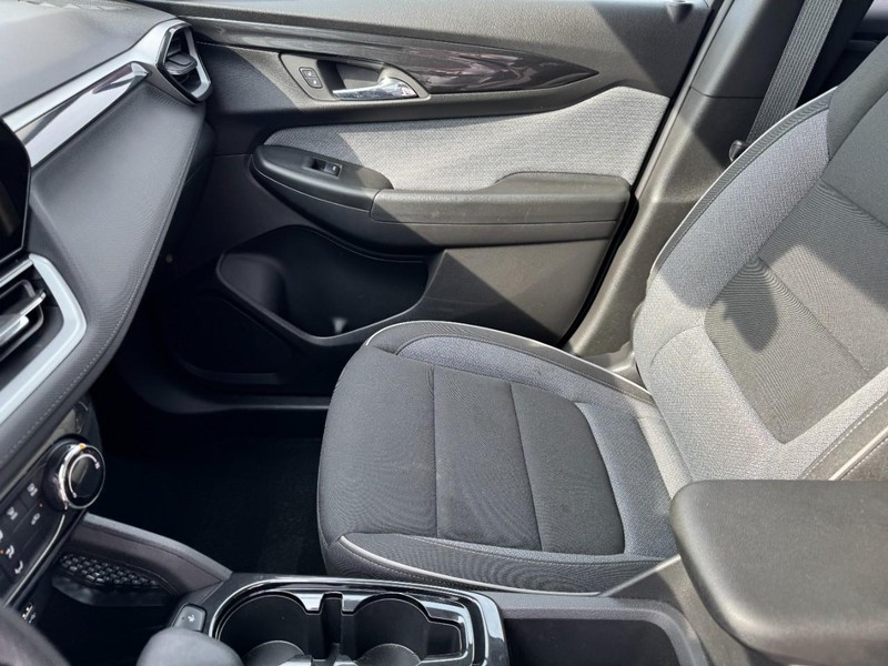 Chevrolet TrailBlazer Vehicle Image 13