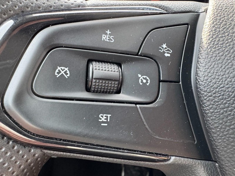 Chevrolet TrailBlazer Vehicle Image 16