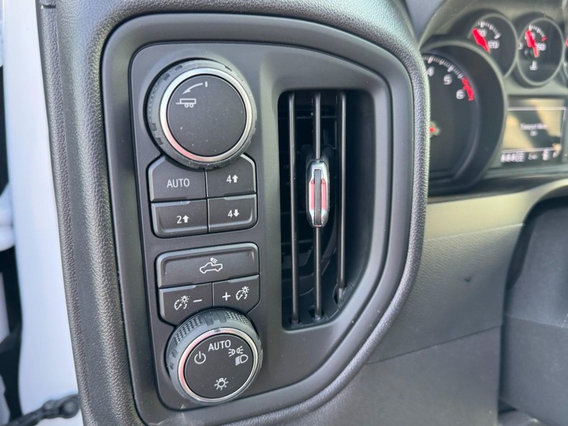 Chevrolet Silverado 1500 Vehicle Image 11