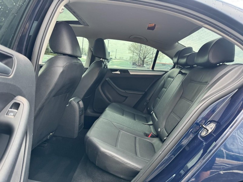 Volkswagen Jetta Sedan Vehicle Image 10