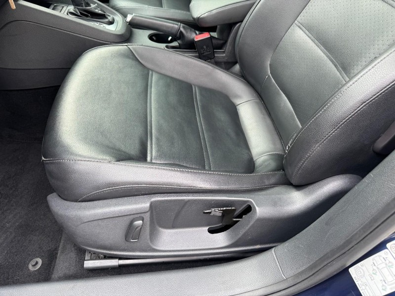 Volkswagen Jetta Sedan Vehicle Image 15