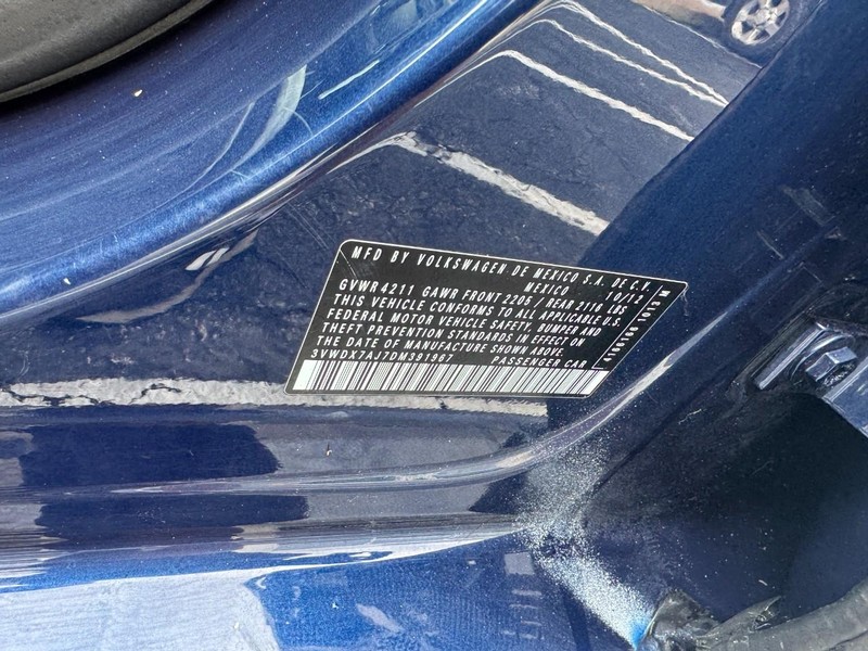 Volkswagen Jetta Sedan Vehicle Image 21