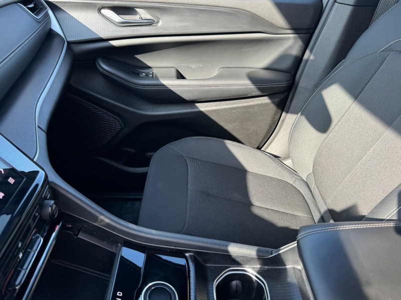 Jeep Grand Cherokee Vehicle Image 13