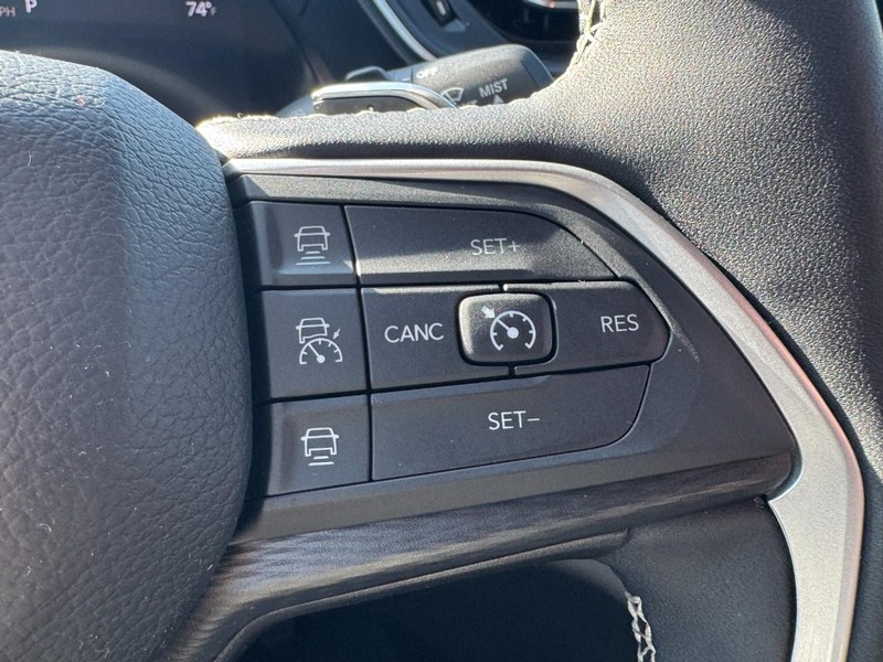 Jeep Grand Cherokee Vehicle Image 17