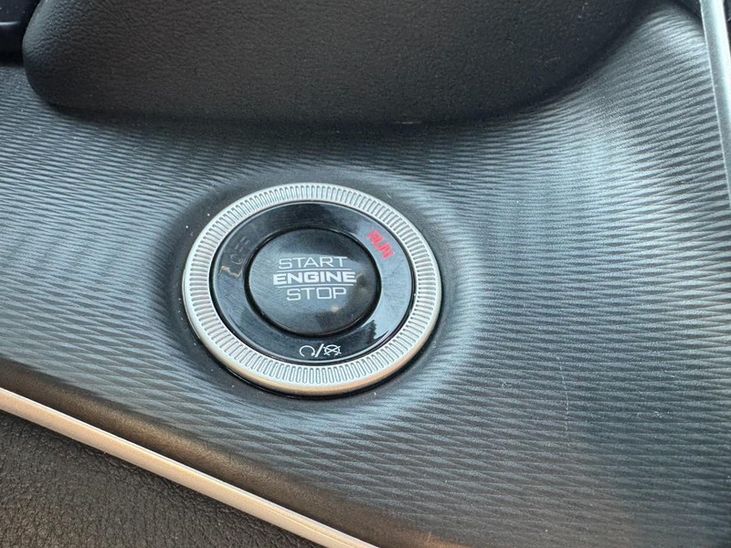 Jeep Grand Cherokee Vehicle Image 20