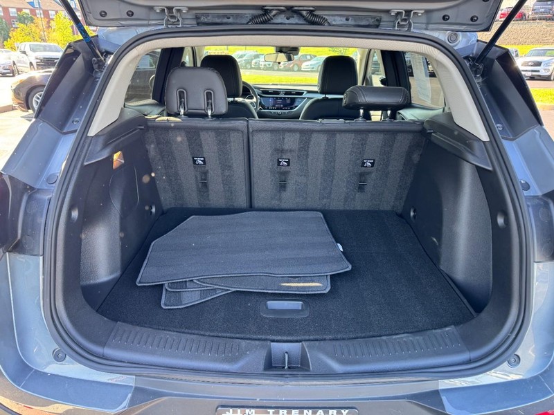 Buick Encore GX Vehicle Full-screen Gallery Image 04