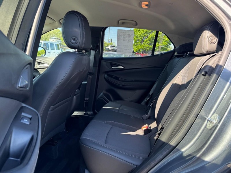 Buick Encore GX Vehicle Full-screen Gallery Image 08