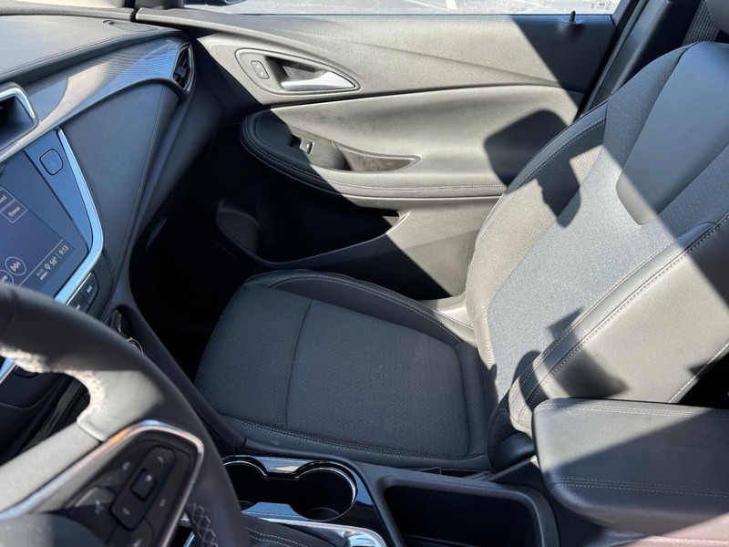 Buick Encore GX Vehicle Full-screen Gallery Image 11