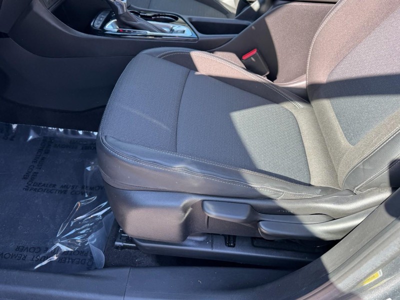 Buick Encore GX Vehicle Full-screen Gallery Image 12