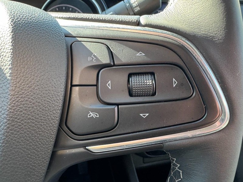 Buick Encore GX Vehicle Full-screen Gallery Image 15