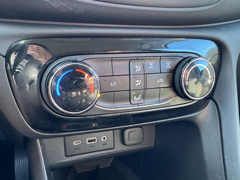 Buick Encore GX Vehicle Full-screen Gallery Image 16