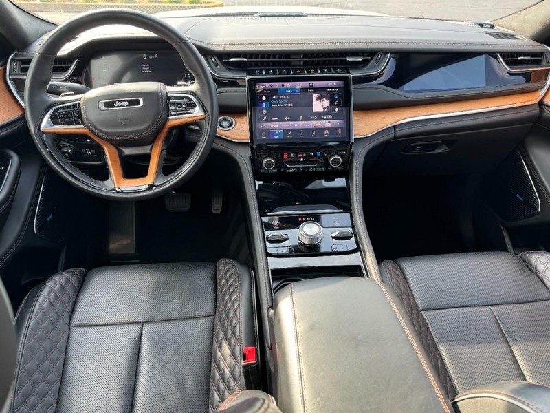 Jeep Grand Cherokee 4xe Vehicle Image 13