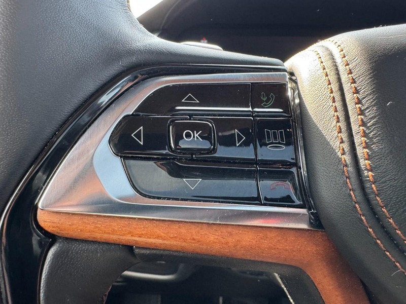Jeep Grand Cherokee 4xe Vehicle Image 18