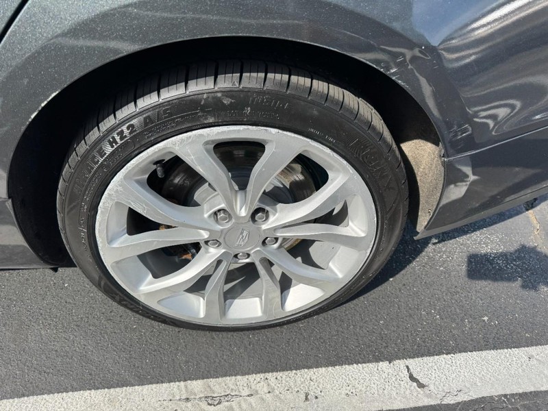 Cadillac ATS Sedan Vehicle Full-screen Gallery Image 06