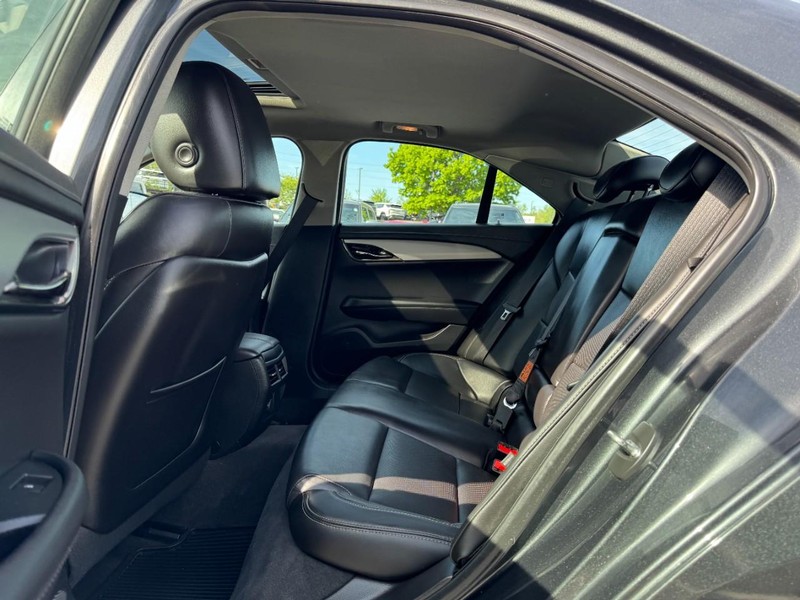 Cadillac ATS Sedan Vehicle Full-screen Gallery Image 09