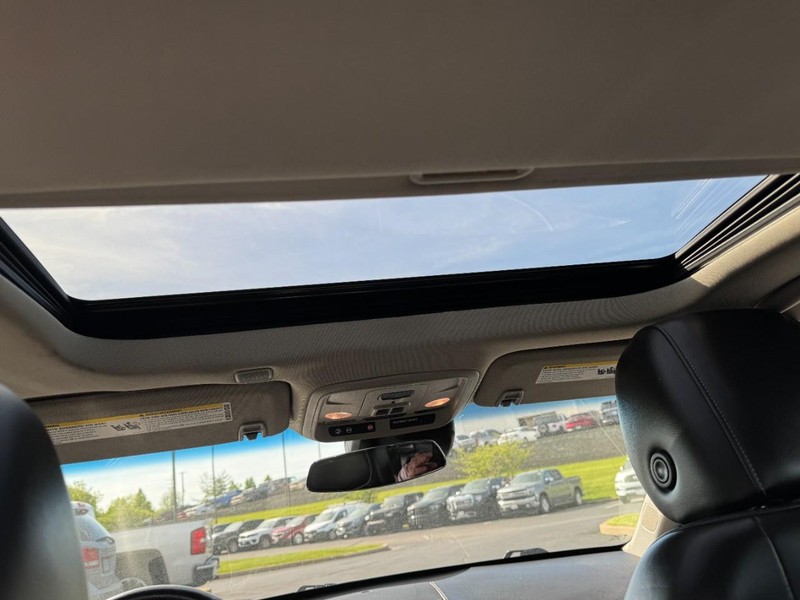 Cadillac ATS Sedan Vehicle Full-screen Gallery Image 10