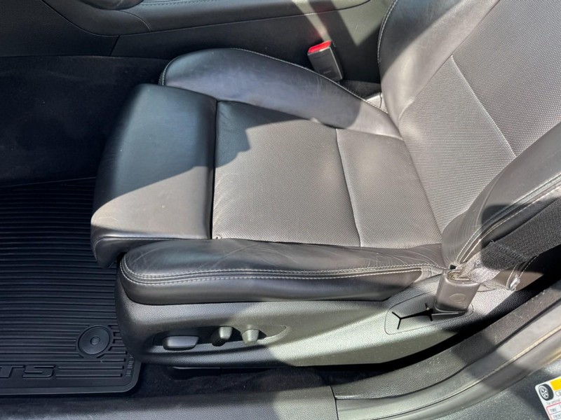 Cadillac ATS Sedan Vehicle Full-screen Gallery Image 14