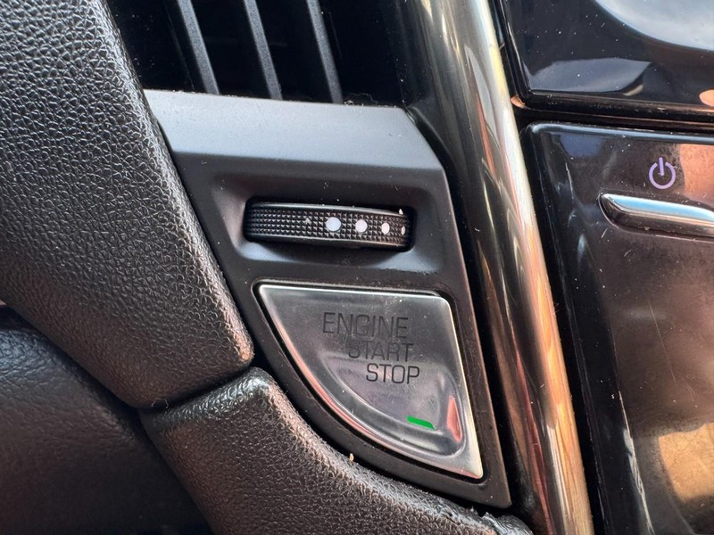 Cadillac ATS Sedan Vehicle Full-screen Gallery Image 22