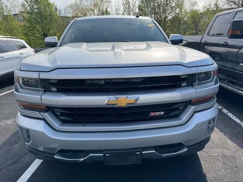 Chevrolet Silverado 1500 Vehicle Full-screen Gallery Image 02