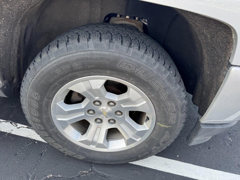 Chevrolet Silverado 1500 Vehicle Full-screen Gallery Image 05