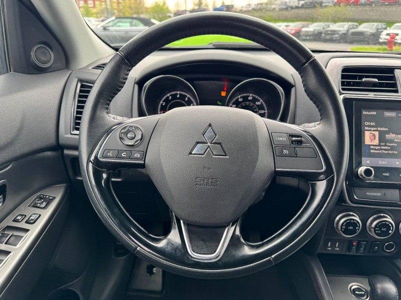 Mitsubishi Outlander Sport Vehicle Image 11