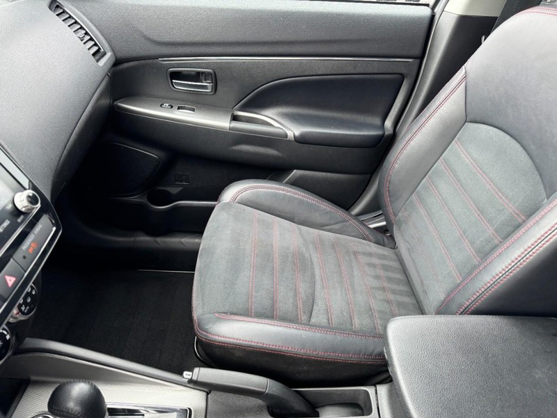 Mitsubishi Outlander Sport Vehicle Image 12