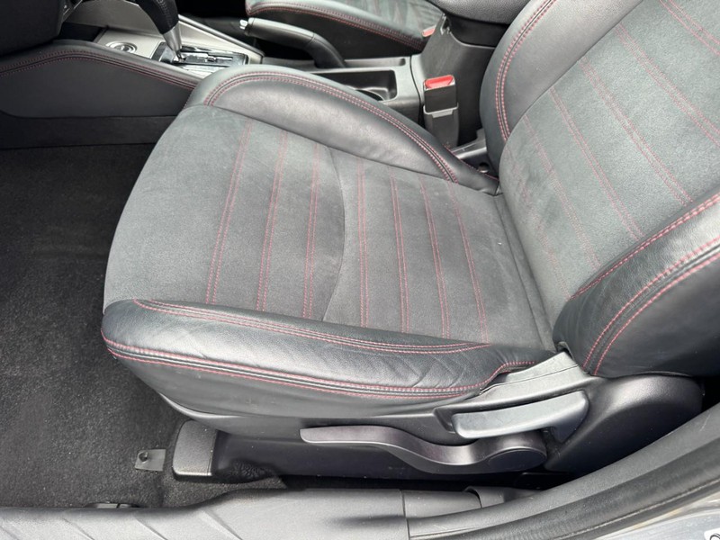 Mitsubishi Outlander Sport Vehicle Image 13