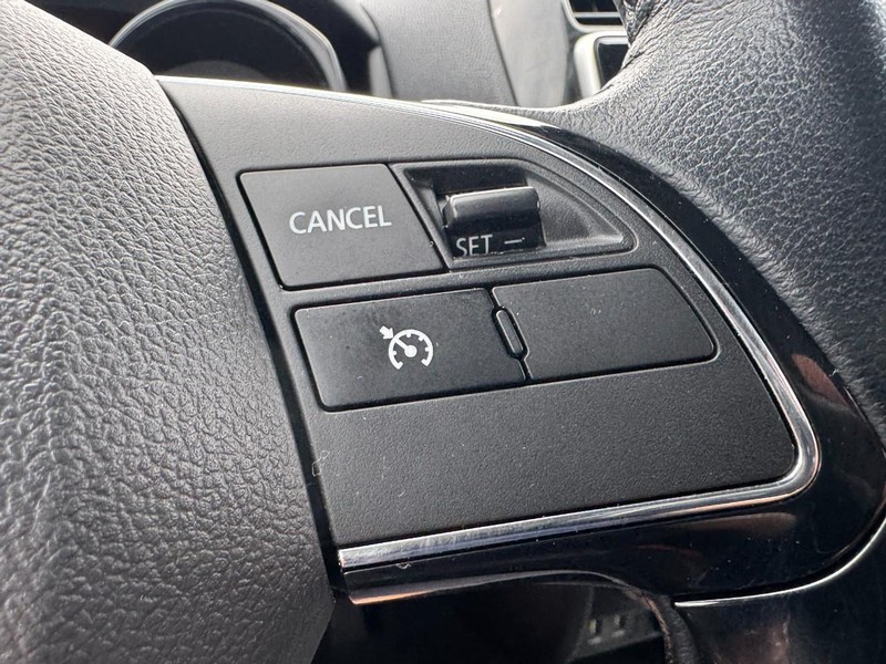 Mitsubishi Outlander Sport Vehicle Image 16