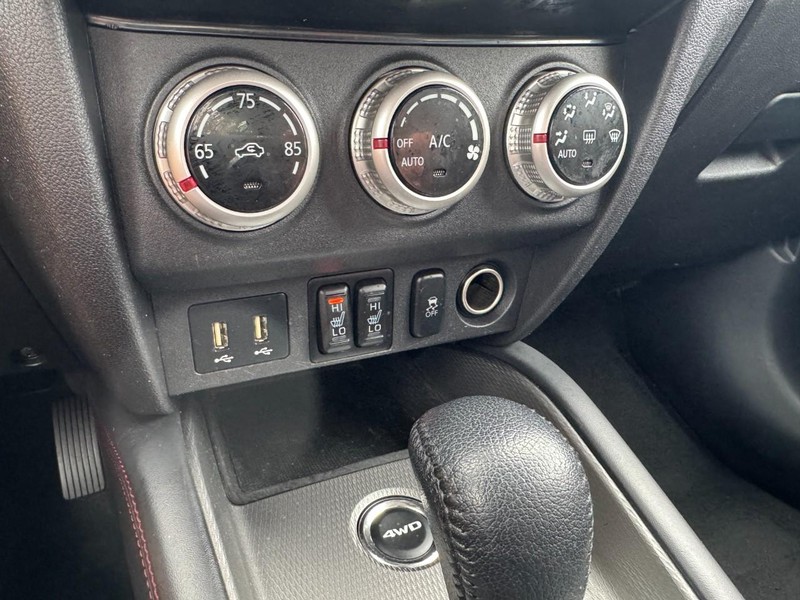 Mitsubishi Outlander Sport Vehicle Image 17