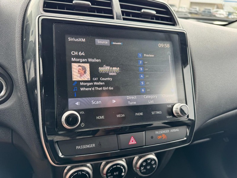 Mitsubishi Outlander Sport Vehicle Image 18