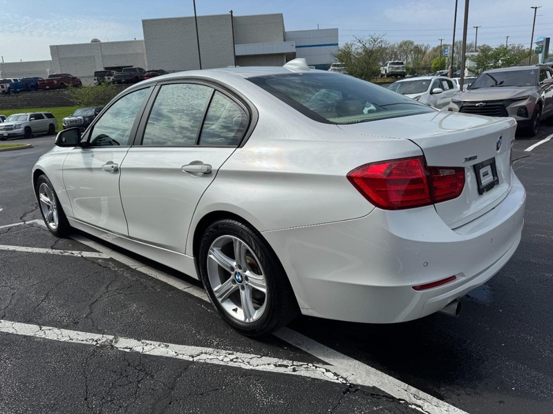 BMW 3 Series Vehicle Image 05