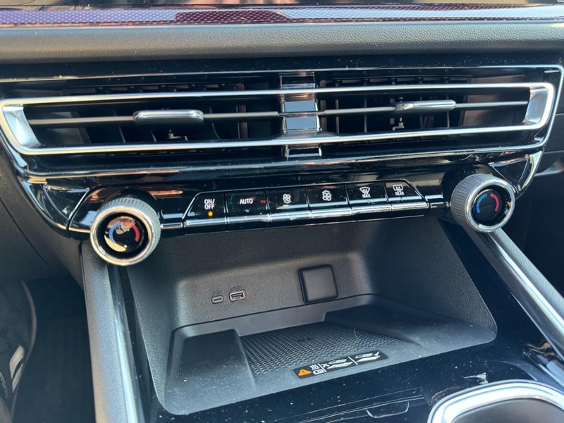 Chevrolet Traverse Vehicle Image 16