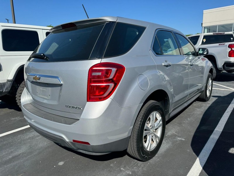 Chevrolet Equinox Vehicle Image 04