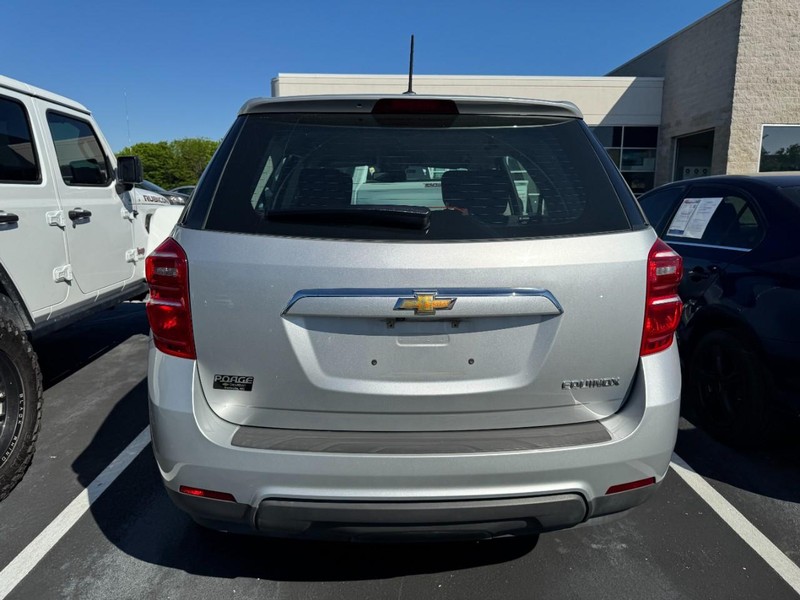 Chevrolet Equinox Vehicle Image 05