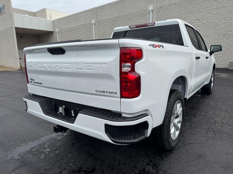 Chevrolet Silverado 1500 Vehicle Image 04