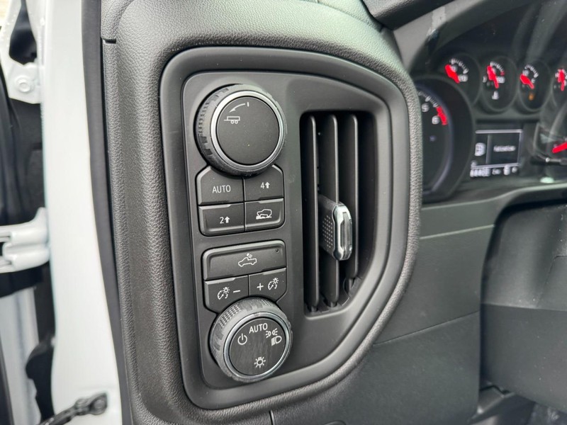 Chevrolet Silverado 1500 Vehicle Image 12