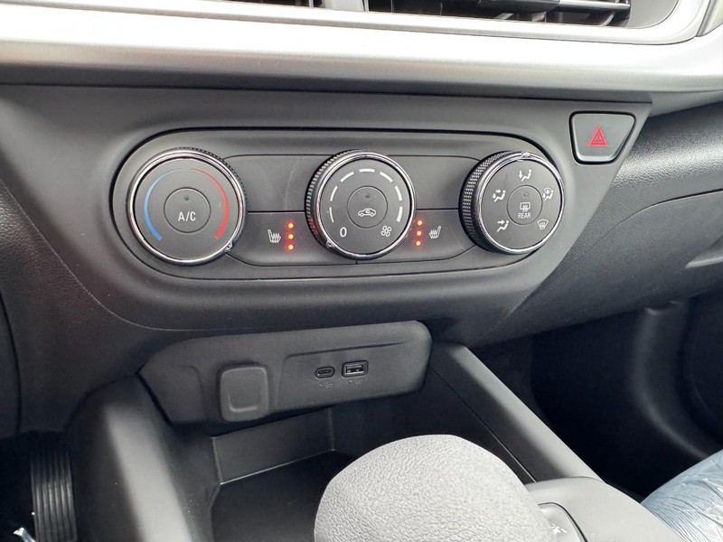 Chevrolet Trax Vehicle Image 12