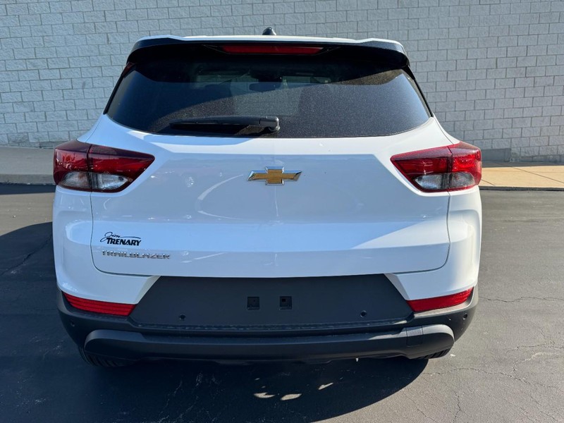 Chevrolet TrailBlazer Vehicle Image 04